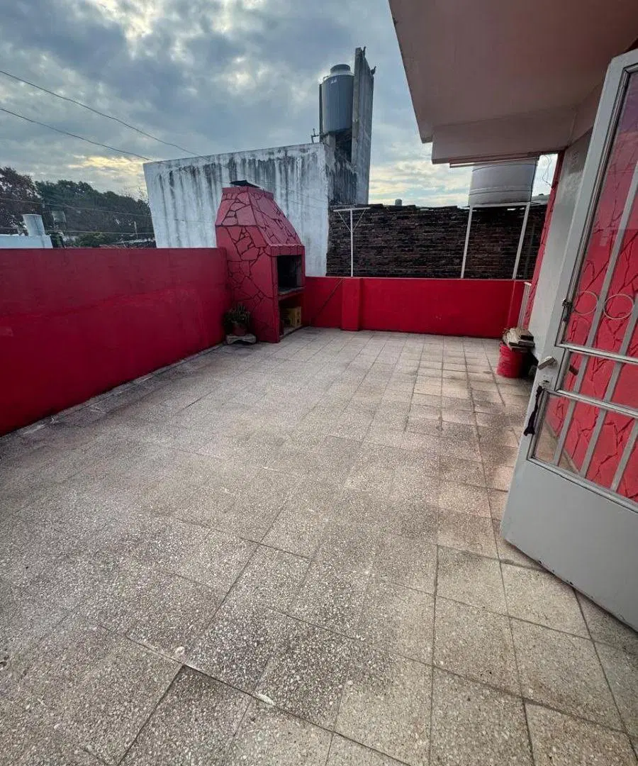 CASA EN PLANTA ALTA UNICA GUTEMBERG 546 4