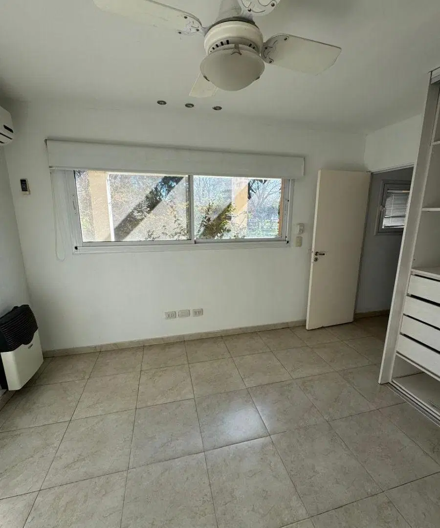 Casa de 130 m² con 3 dormitorios en venta en Logaritmo 4