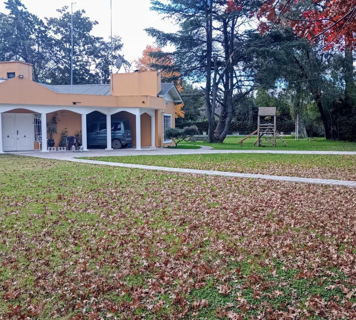 La Reja Hermoso Chalet Quinta 3060 m² Permuta Casa Castelar 1