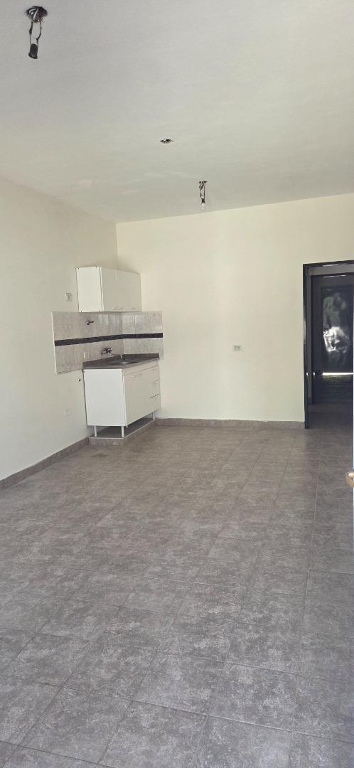 Foto de Alquiler Moreno centro Casa c/Cochera lote 300m2 SIN EXPENSA, imagen 2