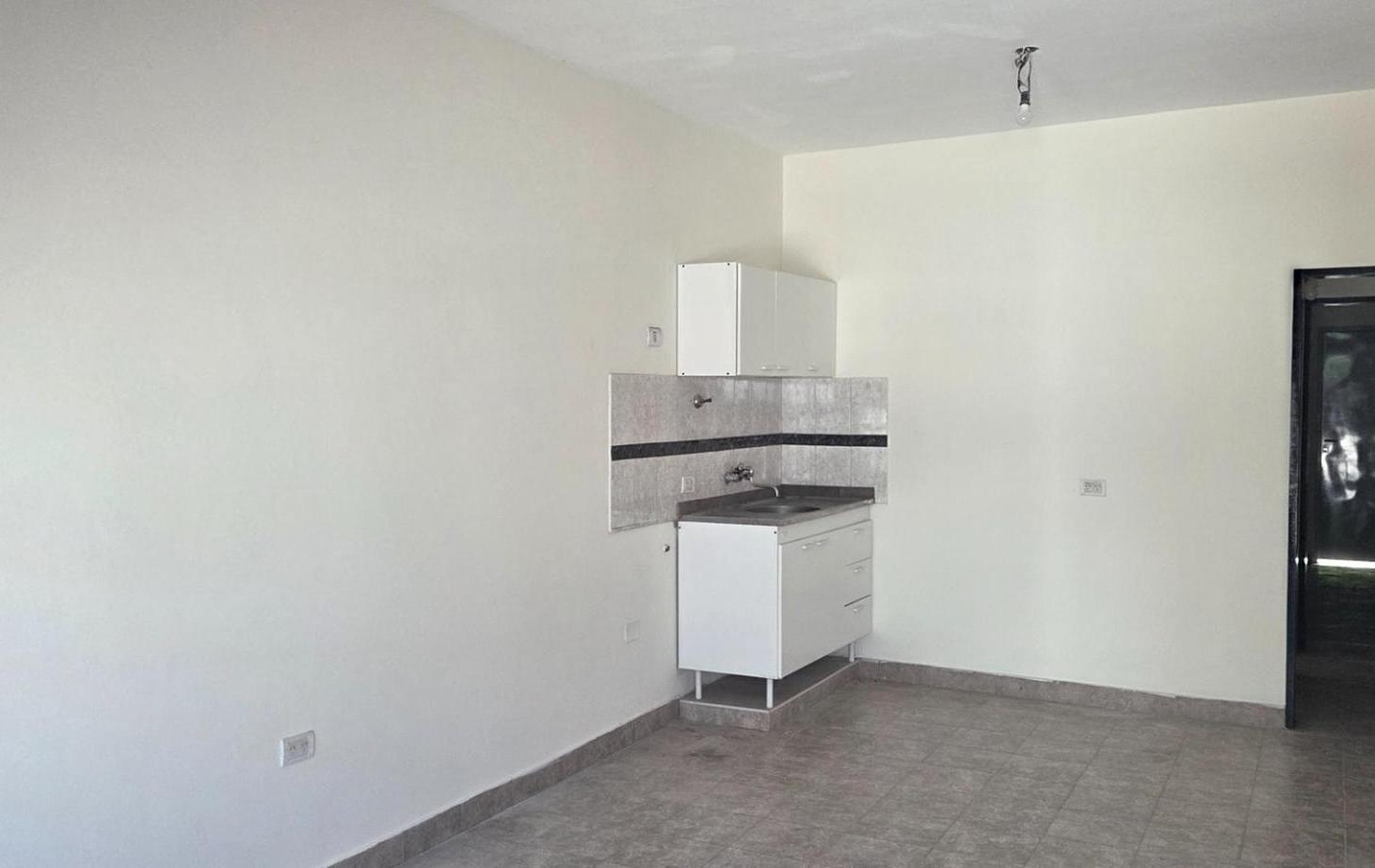 Foto de Alquiler Moreno centro Casa c/Cochera lote 300m2 SIN EXPENSA, imagen 1