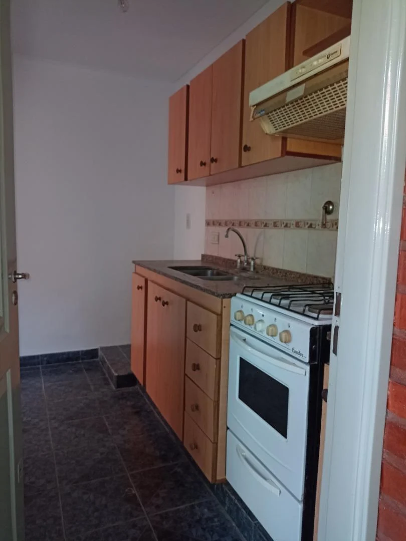 Foto de ALQUILER DUPLEX CON COCHERA MORENO UBICACIÓN PRIVILEGIADA, imagen 5