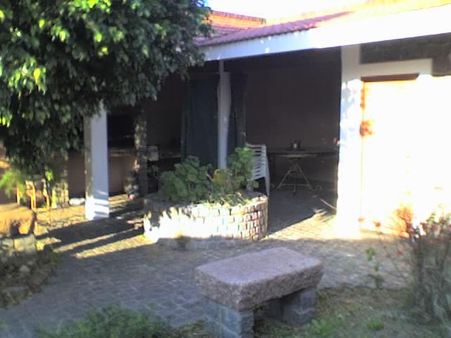 CASA EN BUEN ESTADO - APTA BANCO - CON QUINCHO CUBIERTO
