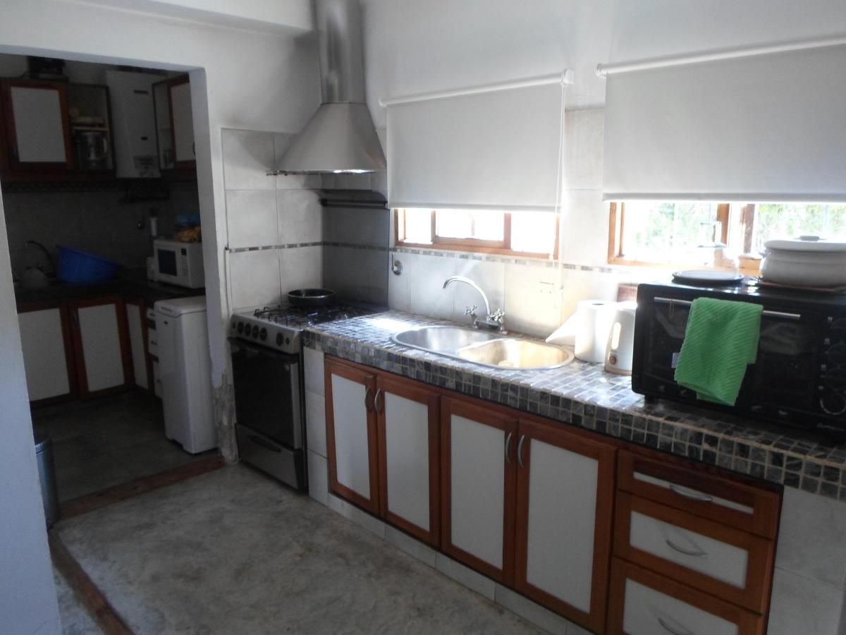 OPORTUNIDAD CASA CON PISCINA SOBRE 2 LOTES CON SALIDA A 2 CALLES - total 675mts