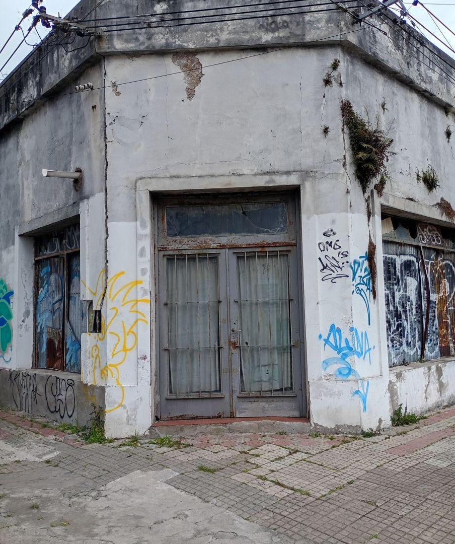 Foto de ESQUINA CON CASA A RECICLAR -, imagen 1