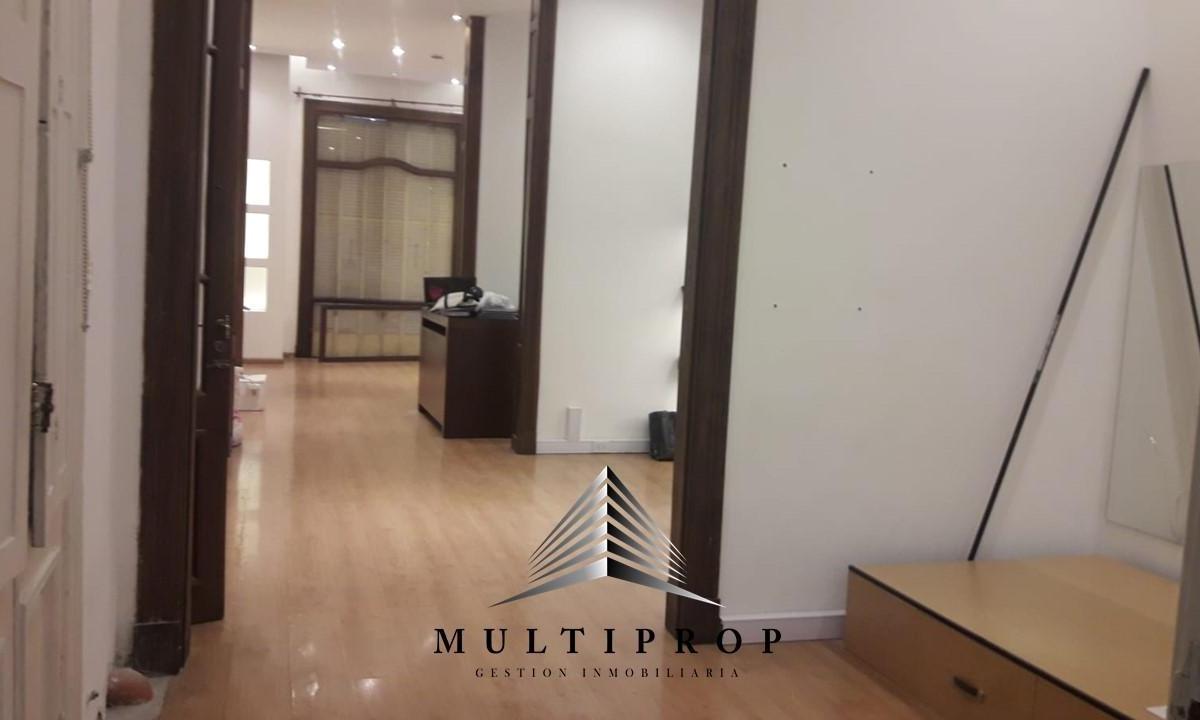 En Venta en Block Local + Oficinas Dos Pisos de 140 m Reconquista Al 900 5