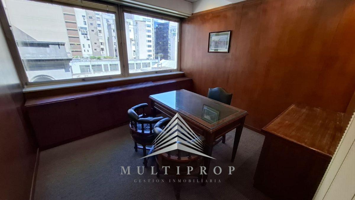 EN VENTA EXCELENTE PISO OFICINA PARAGUAY Y LIBERTAD 150 Mts