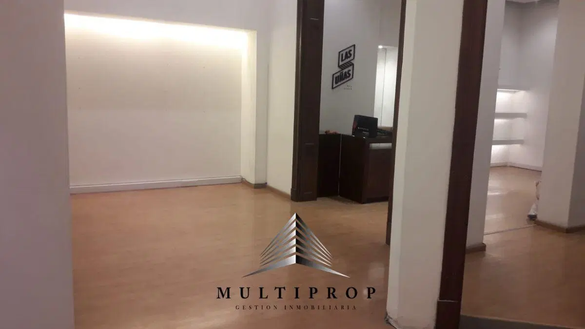 EN ALQUILER OFICINAS DOS PISOS DE 140 MTS C/U RECONQUISTA AL 900 5