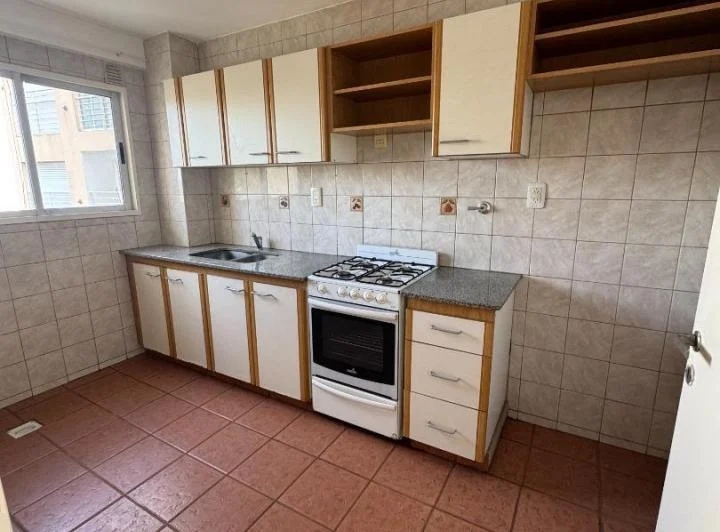 DEPARTAMENTO DE 2 AMBIENTES CON BALCON 4