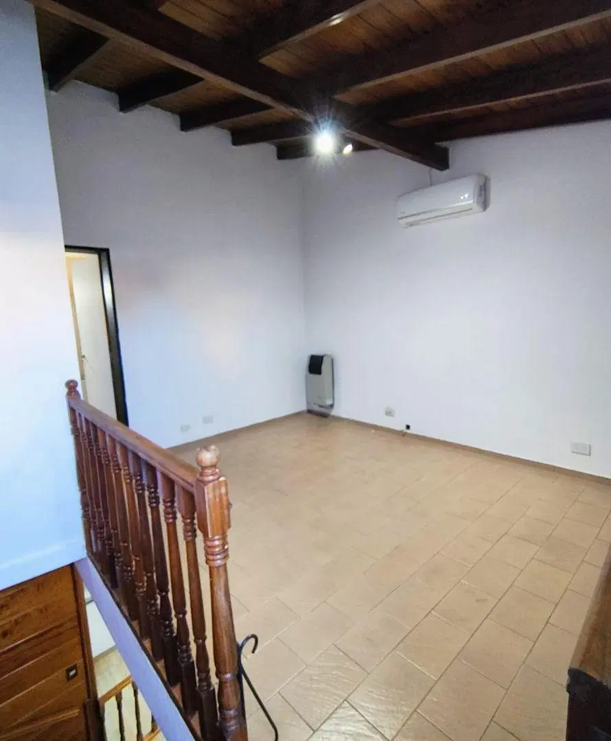PH tipo duplex de 3 ambientes en alquiler, con patio 5