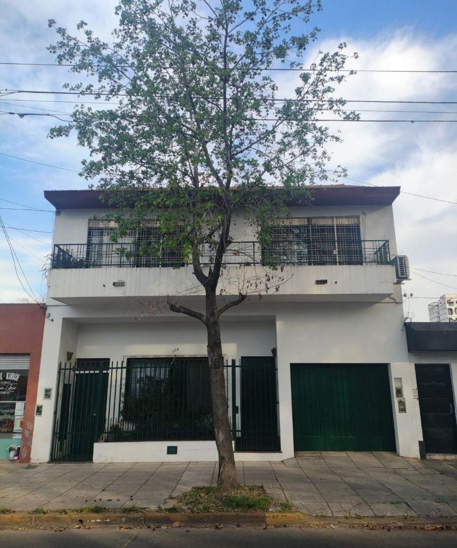 Foto de Amplio PH 4 ambientes al frente con cochera y terraza, imagen 1