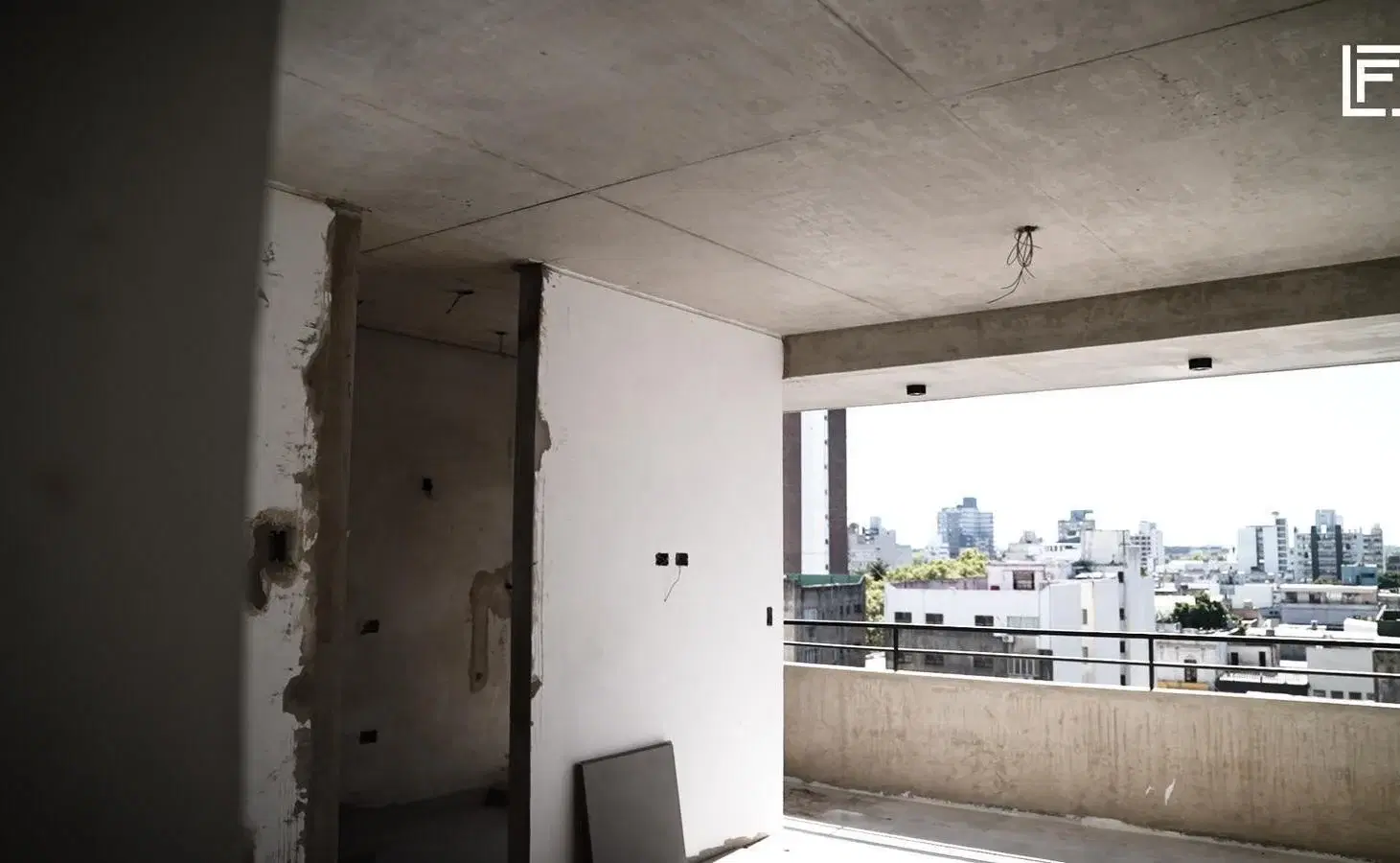 Departamento Duplex 2 Ambientes con Balcón en Venta – San Martín 3
