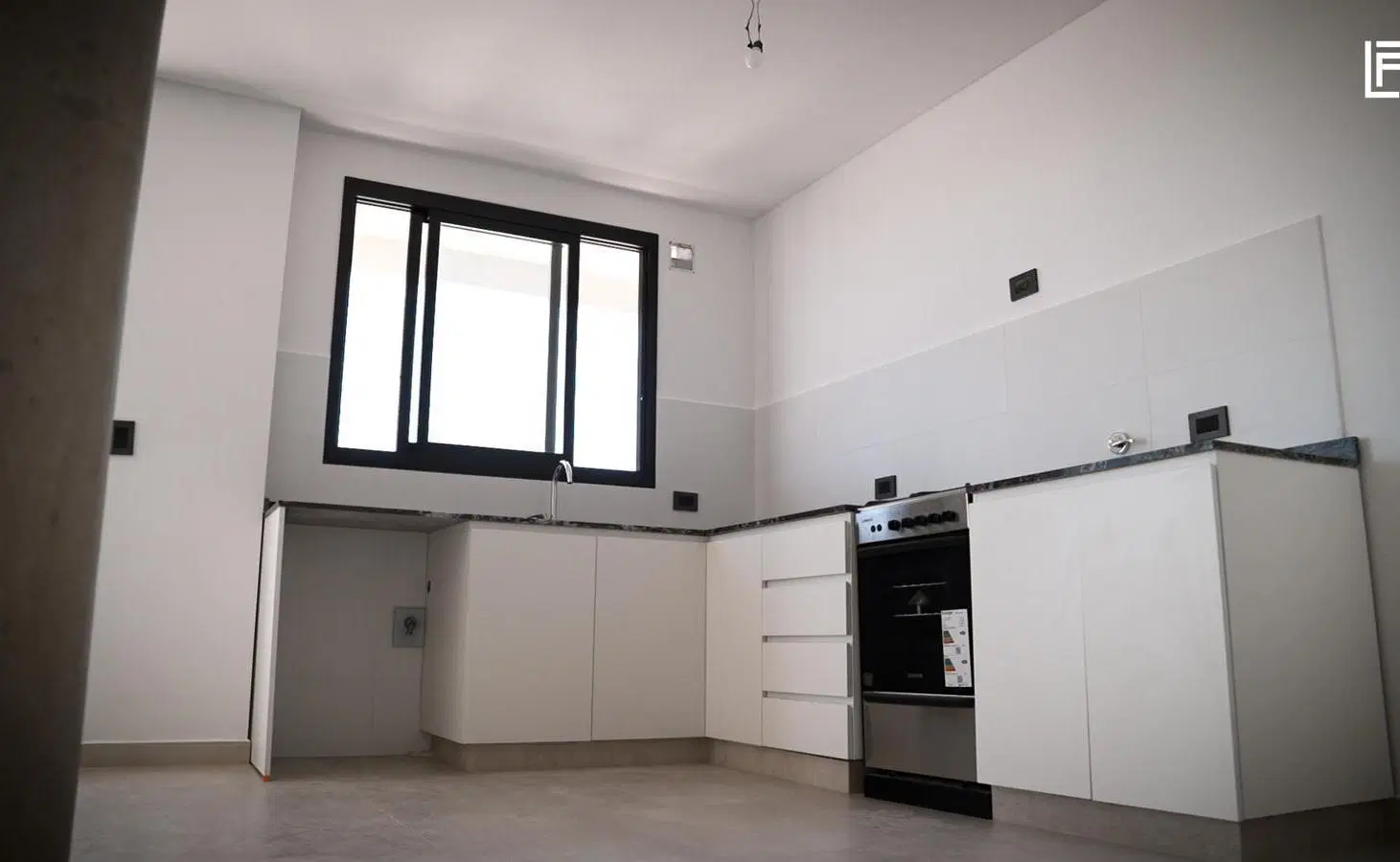 Venta Departamento 3 Ambientes al frente balcón y terraza privada con parrilla en San Martín 2