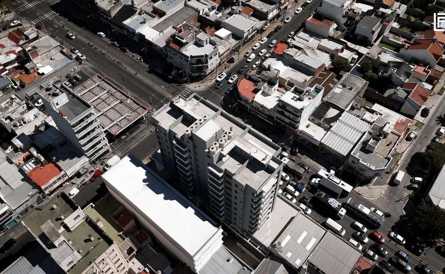 Venta Departamento 3 Ambientes al frente balcón y terraza privada con parrilla en San Martín 5