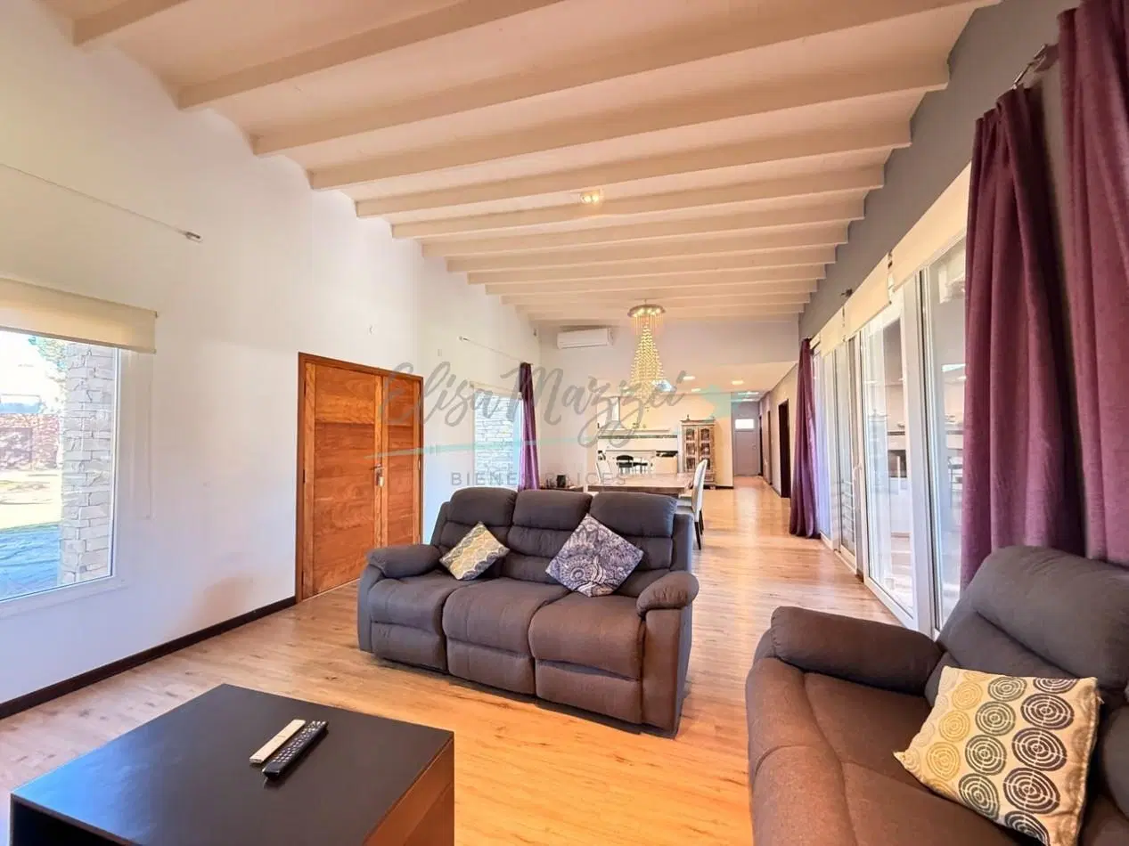 CASA EN VENTA - LA HERRADURA PINAMAR 5