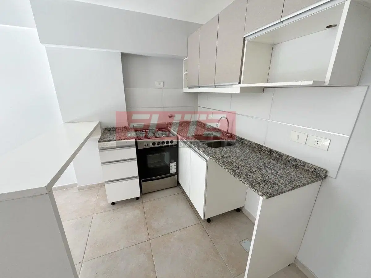 Depto 2 amb solo uso profesional con balcon aterrazado al frente 2