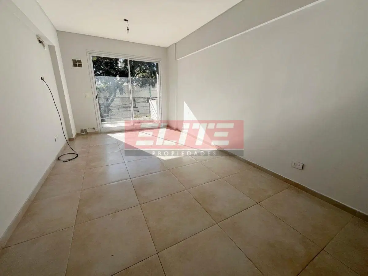 Depto 2 amb solo uso profesional con balcon aterrazado al frente 3