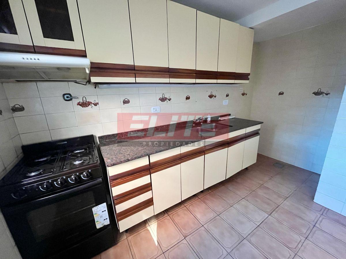 Foto de TRIPLEX DE CATEGORÍA | 3 DORMITORIOS | ESCRITORIO | PATIO + COCHERA, imagen 4