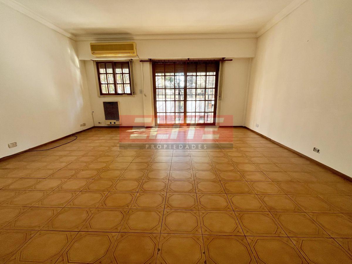 Foto de TRIPLEX DE CATEGORÍA | 3 DORMITORIOS | ESCRITORIO | PATIO + COCHERA, imagen 1