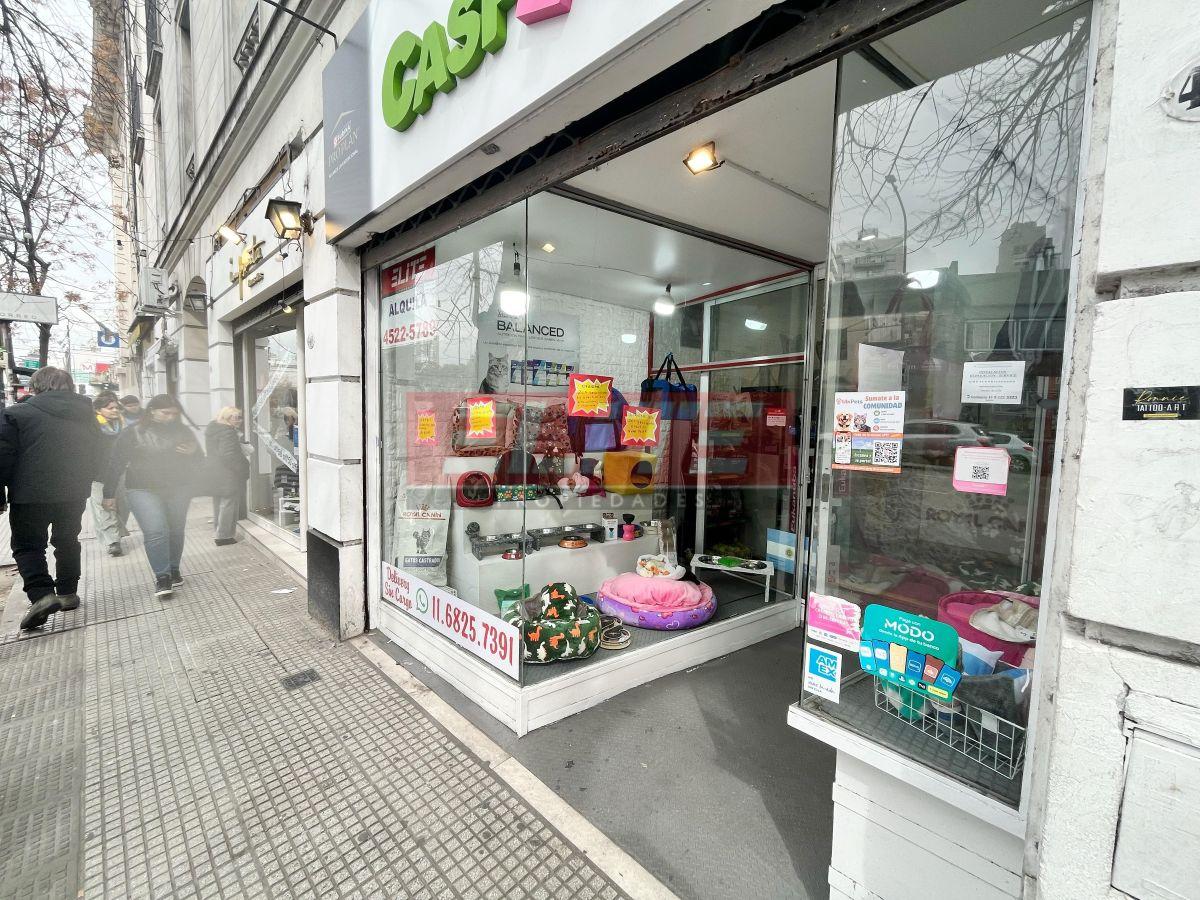 Foto de Local con gran vidriera sobre Av. Triunvirato., imagen 5
