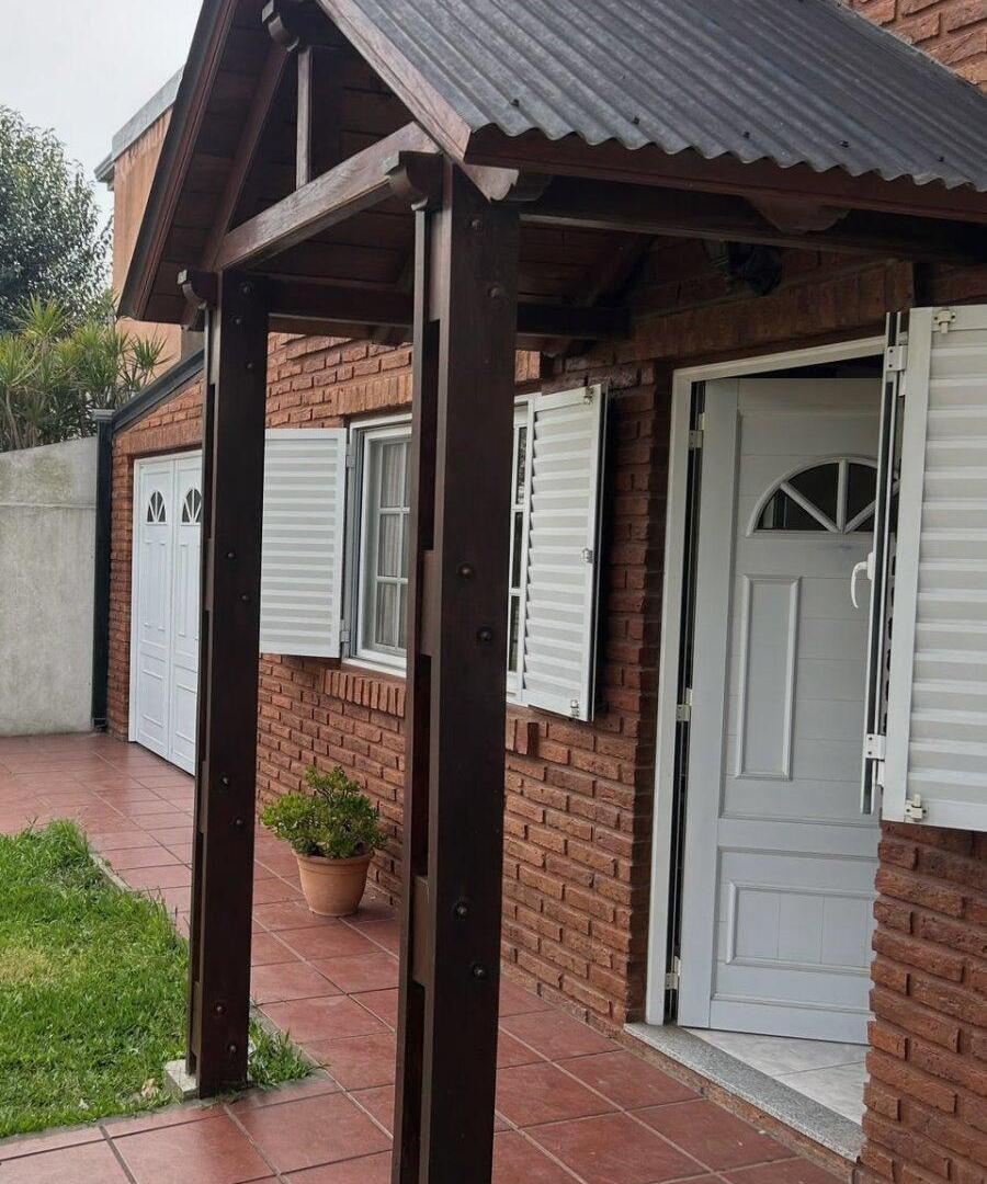 Foto de RIO NEGRO - TRES DORMITORIOS - GRANADERO BAIGORRIA -, imagen 1