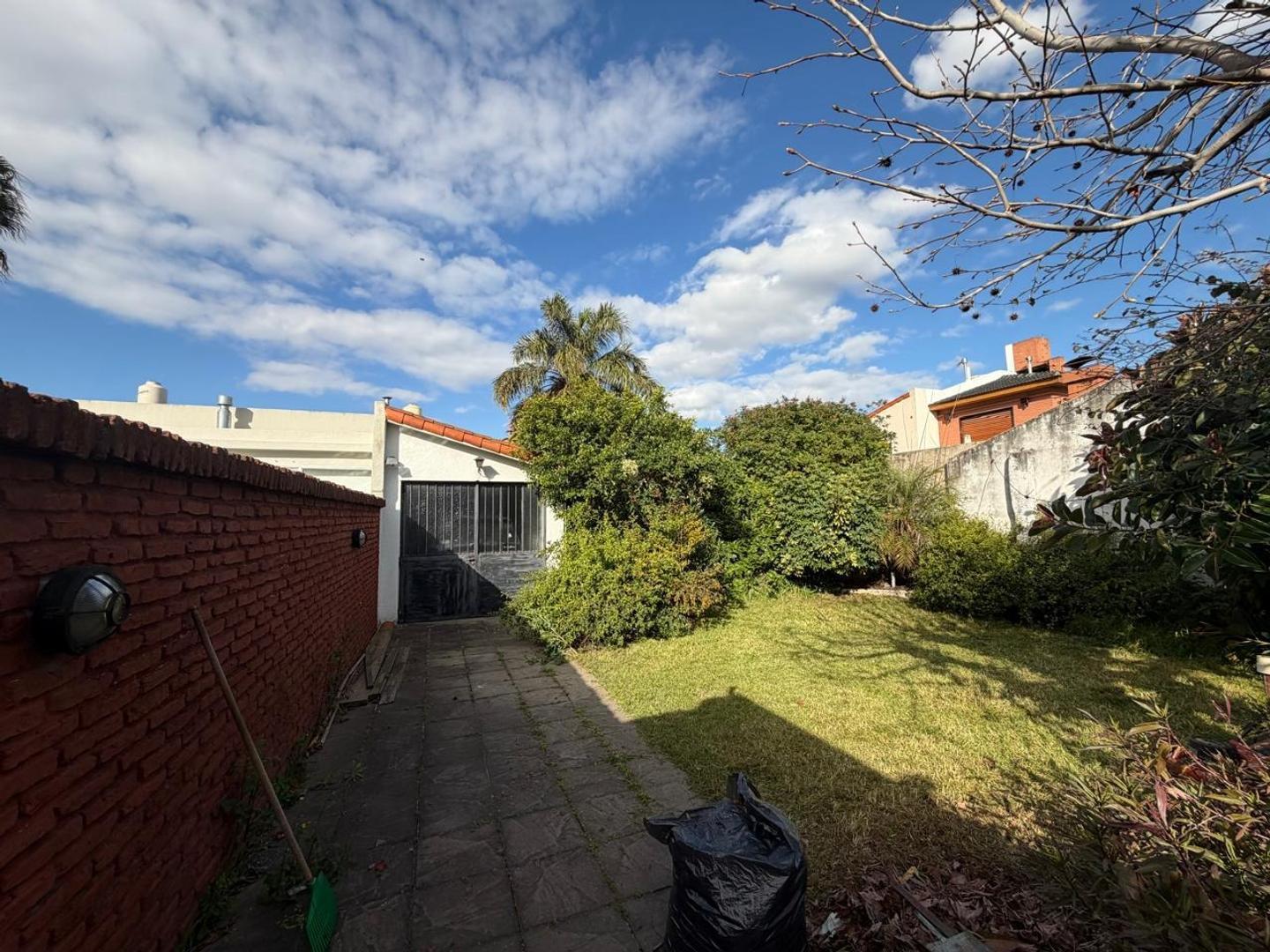 Foto de Venta. Casa 4 Ambientes. Jardin. Cochera. Esquiu 1700., imagen 4