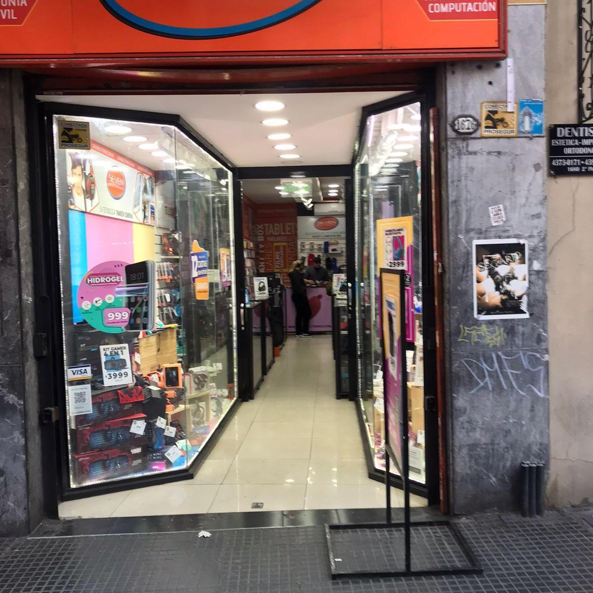 Foto de AV CORRIENTES AL 1600 SE ALQUILA LOCAL A 10 MTS DEL COMPLEJO LA PLAZA, imagen 4