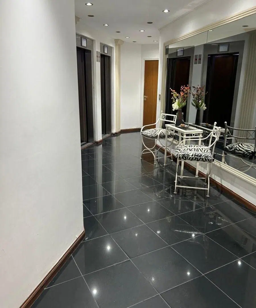 hermoso departamento 3 ambientes al frente con cochera y dependencia 1