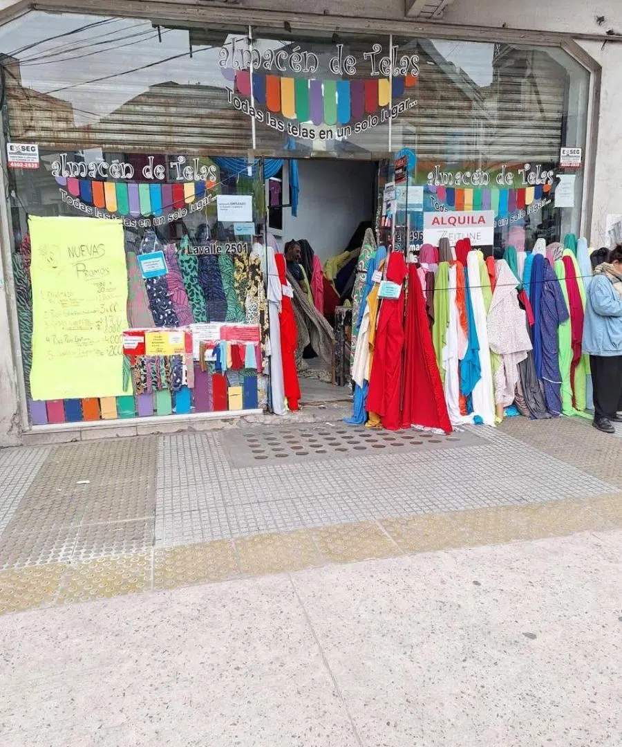 LAVALLE ESQUINA LARREA UNICO LOCAL EN ALQUILER 3
