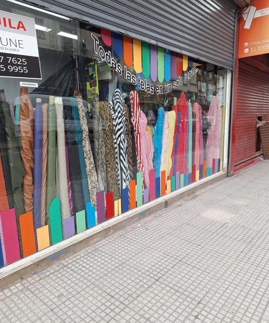 LAVALLE ESQUINA LARREA UNICO LOCAL EN ALQUILER 2
