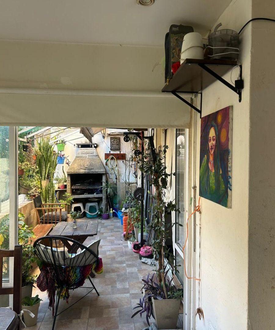 INCREIBLE DEPARTAMENTO CON GRAN BALCON TERRAZA CON PARRILLA ,DUCHA EXTERIOR,