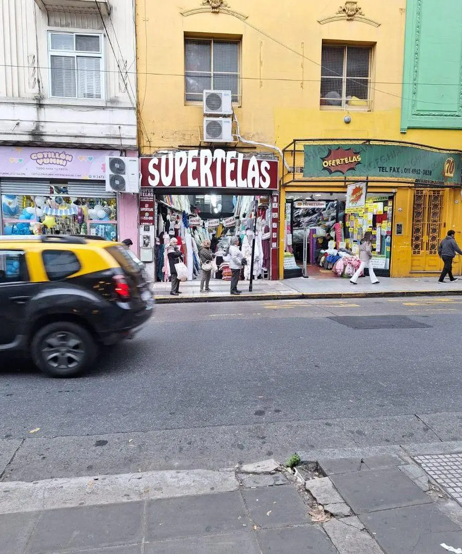 EXCELENTE LOCAL DE 450 MTS EN EL CORAZON DEL ONCE LAVALLE 2400 2