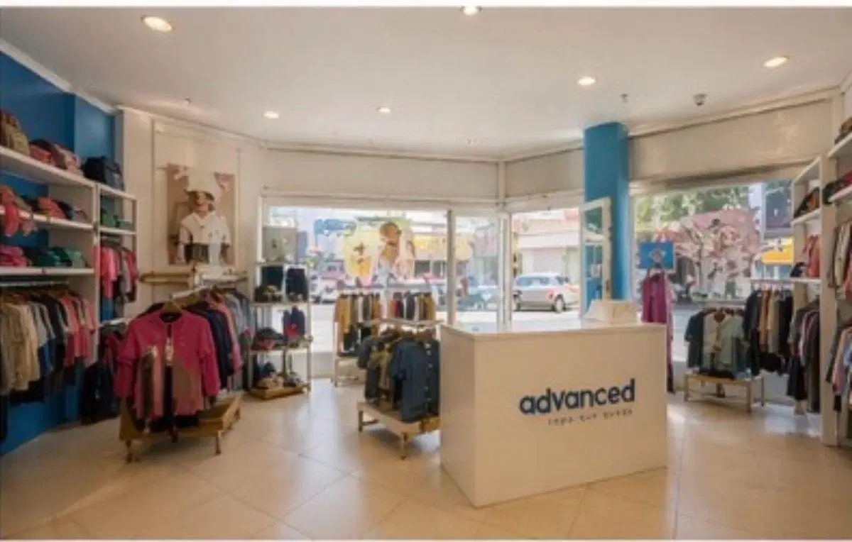 excelente esquina comercial y emblematica en la mejor zona de Recoleta 1