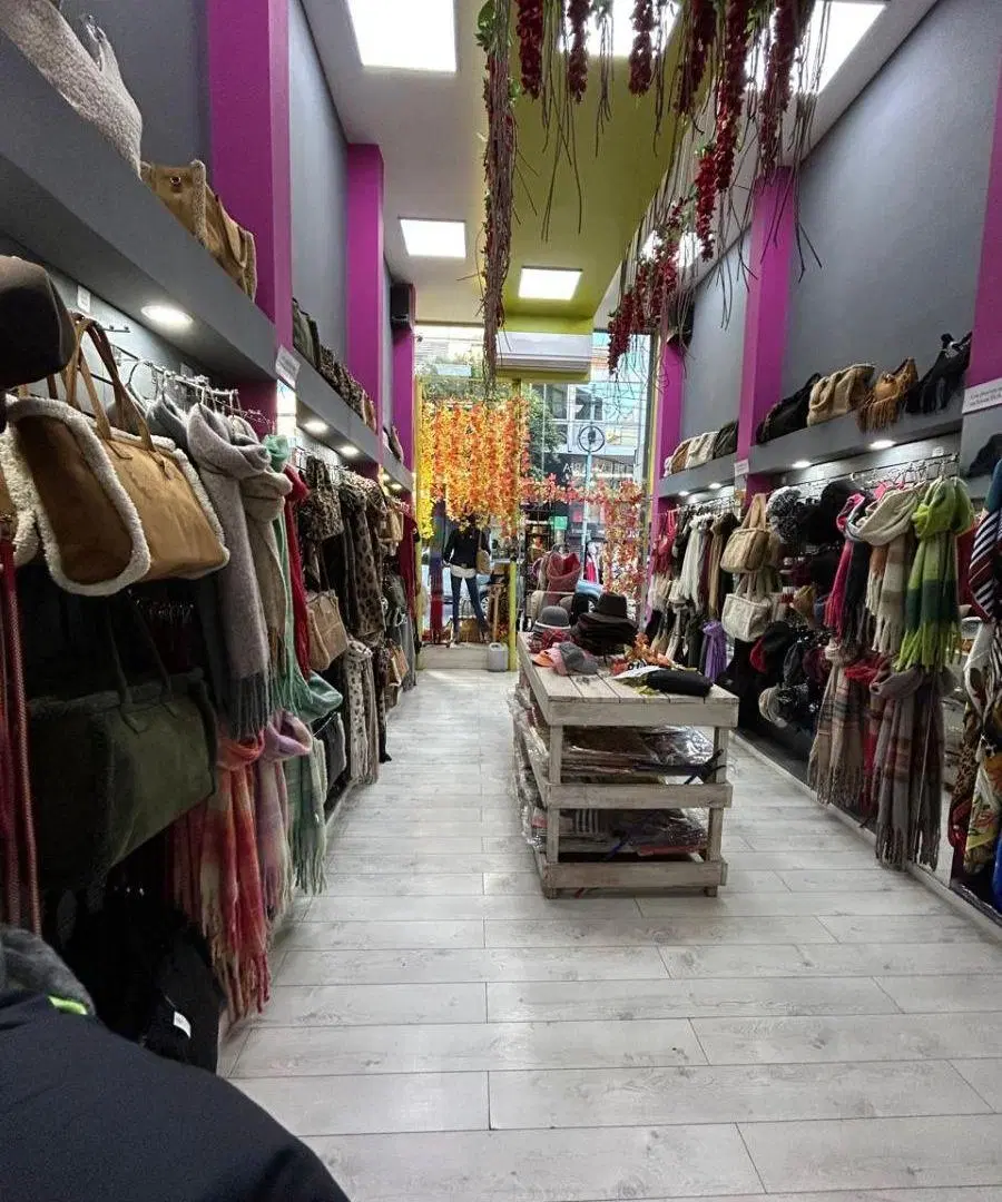 HERMOSO LOCAL UBICADO EN PASTEUR Y LAVALLE 8