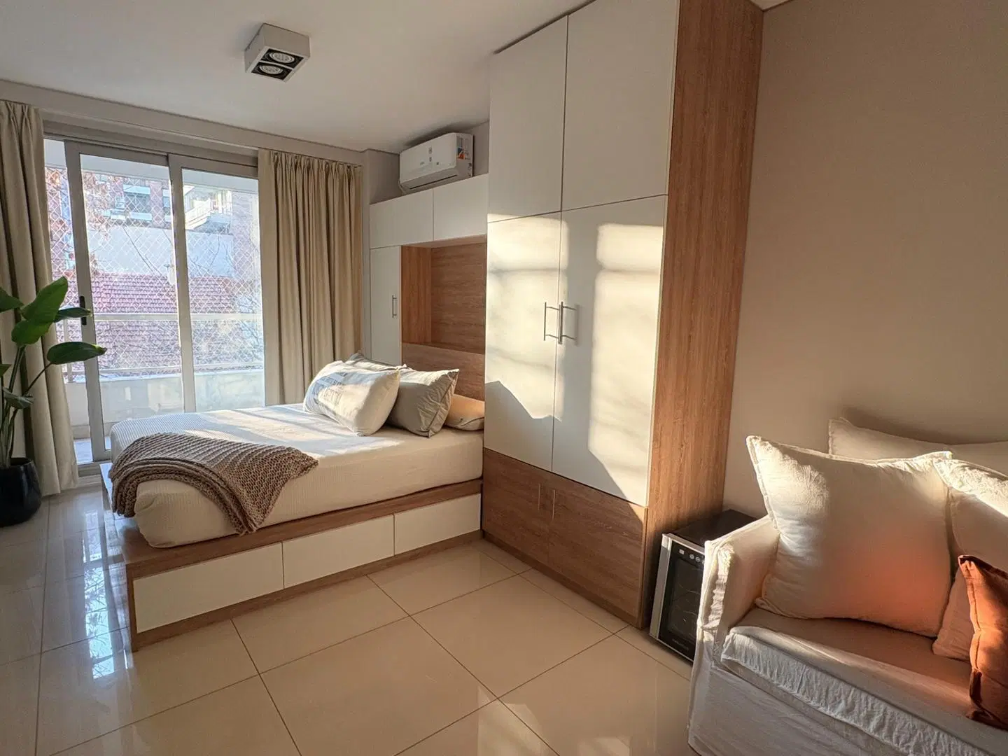 Departamento en alquiler con muebles. Amenities. Liberateur 5