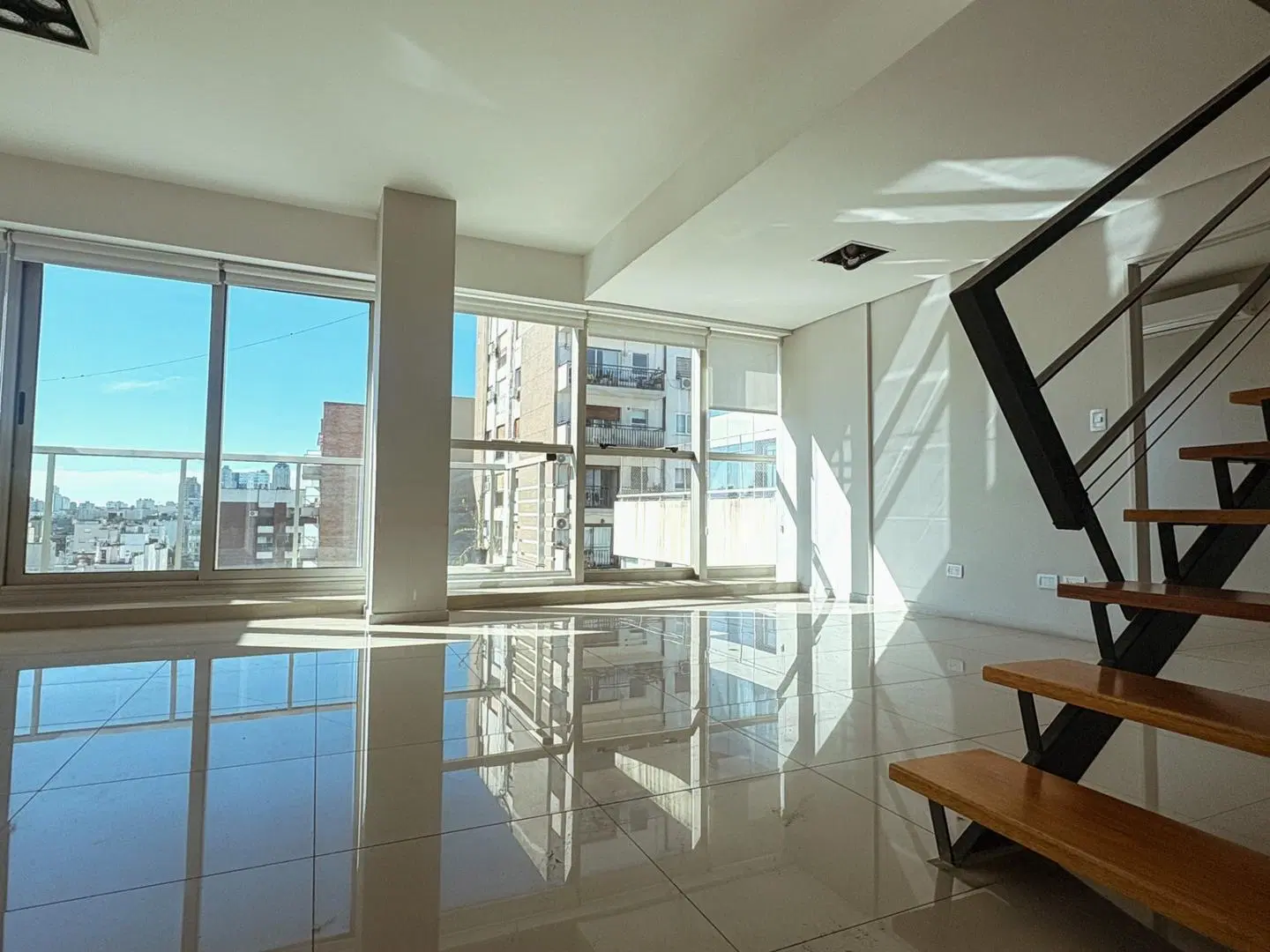 Duplex de 3 ambientes con Terraza propia. Cochera. Amenities 5