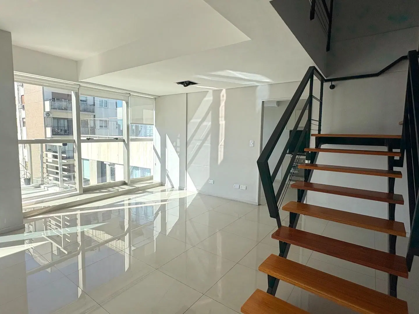 Duplex de 3 ambientes con Terraza propia. Cochera. Amenities 4
