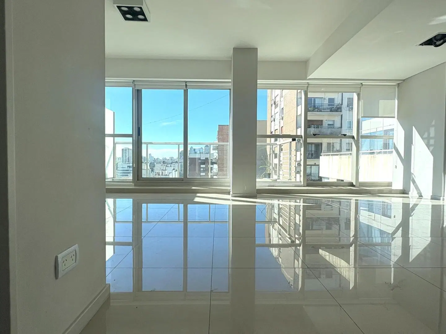 Duplex de 3 ambientes con Terraza propia. Cochera. Amenities 5