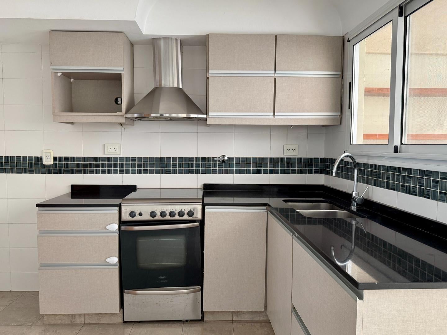 Foto de DUPLEX 4 AMBIENTES I 2 COCHERAS I JARDIN I PARRILLA, imagen 5