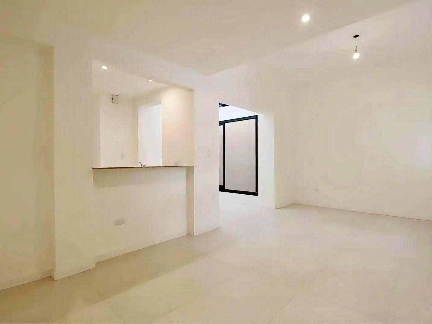 Foto de VENTA DEPARTAMENTO 3 AMBIENTES CON PATIO Y ESCRITORIO, imagen 2