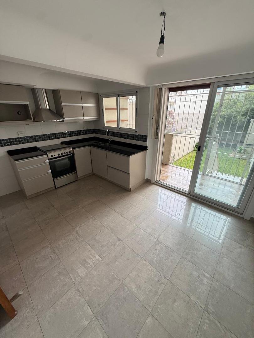 Foto de PH TIPO CASA 4 AMBIENTES JARDIN I PARRILLA I 2 COCHERAS I, imagen 2