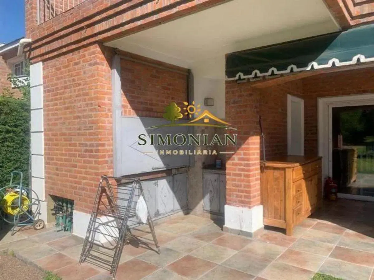 EXCEPCIONAL CHALET 4 DORMITORIOS EN VENTA EN COUNTRY BANCO - OPORTUNIDAD. 4