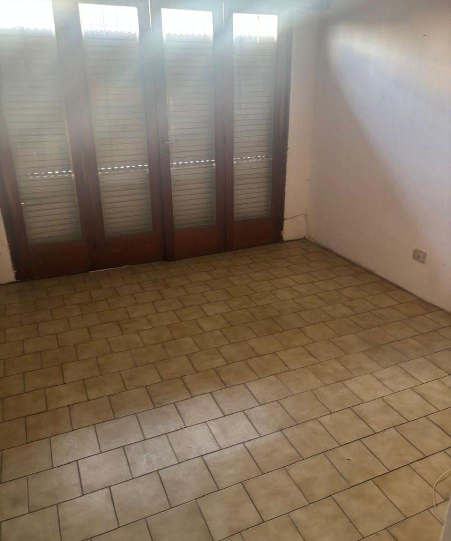 Foto de Casa de 583 m² con 3 dormitorios y escritorio en venta en San Justo, imagen 2