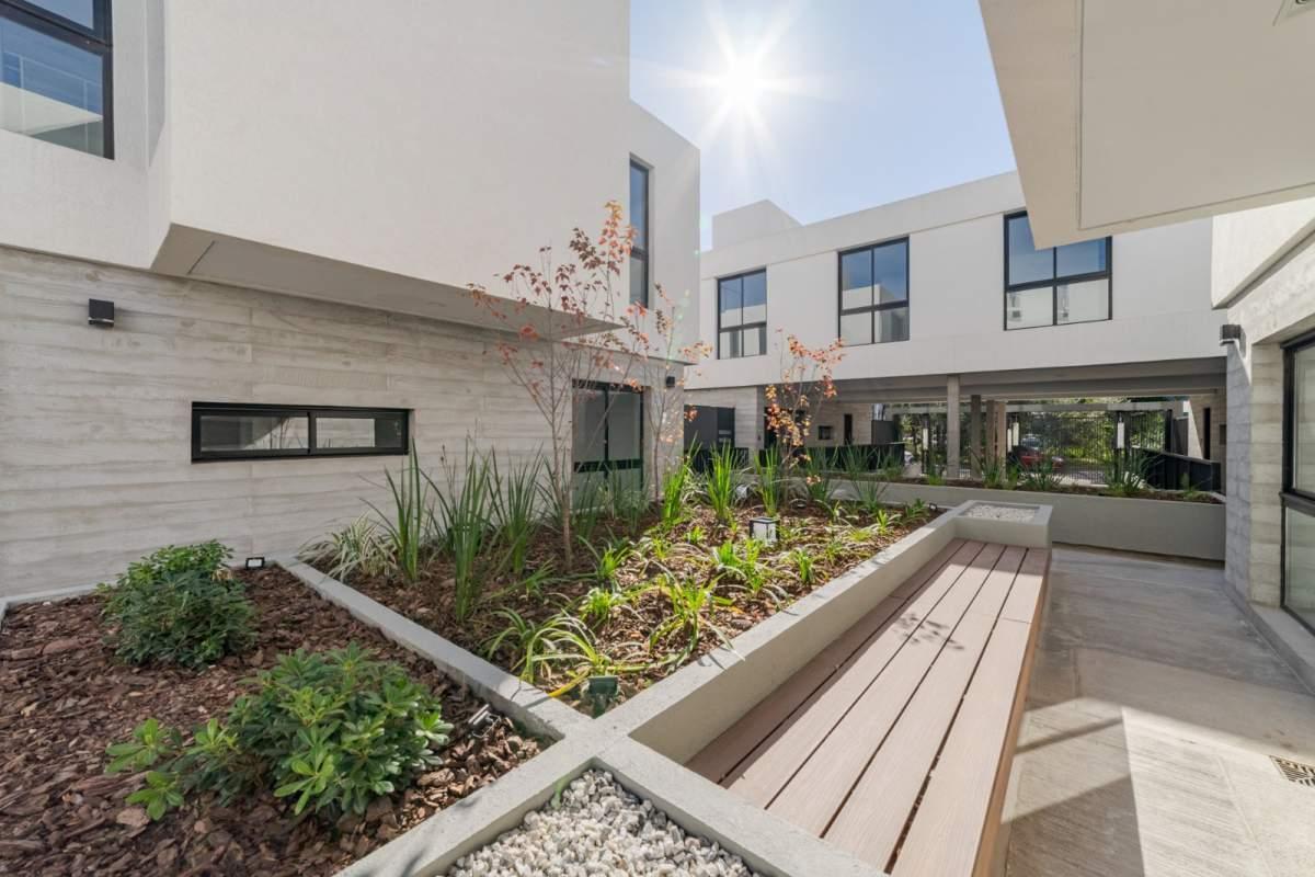 Dúplex de 3 dormitorios en venta en Poeta Lugones - Housing cerrado