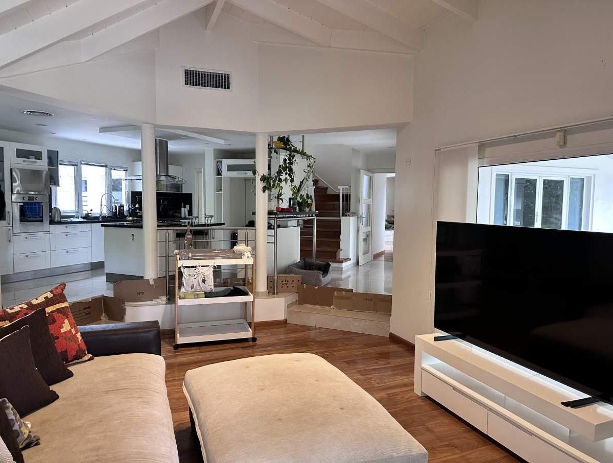 Casa de Categoría en Venta en El Bosque - Cuatro Dorm. 4