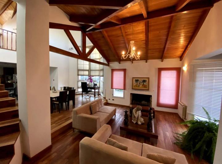 Casa en venta en Lomas de la Carolina - 5 dormitorios 3
