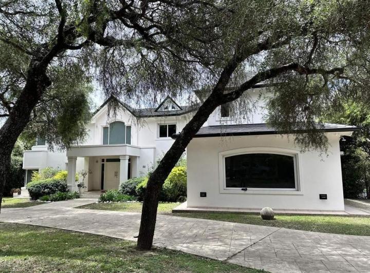Casa de categoría en alquiler en El Bosque - Cuatro dormitorios 3