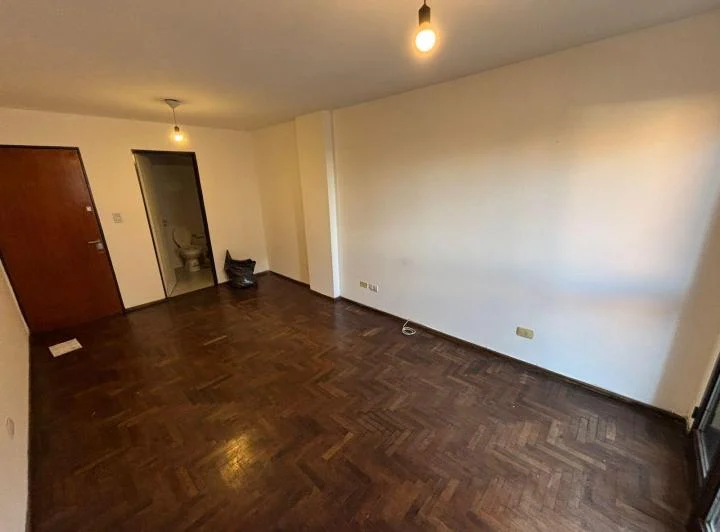 Monoambiente en el centro, con amplio balcon 3