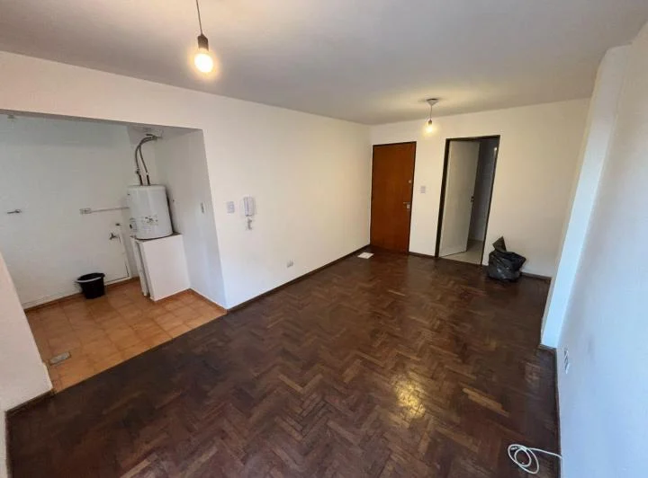 Monoambiente en el centro, con amplio balcon 1