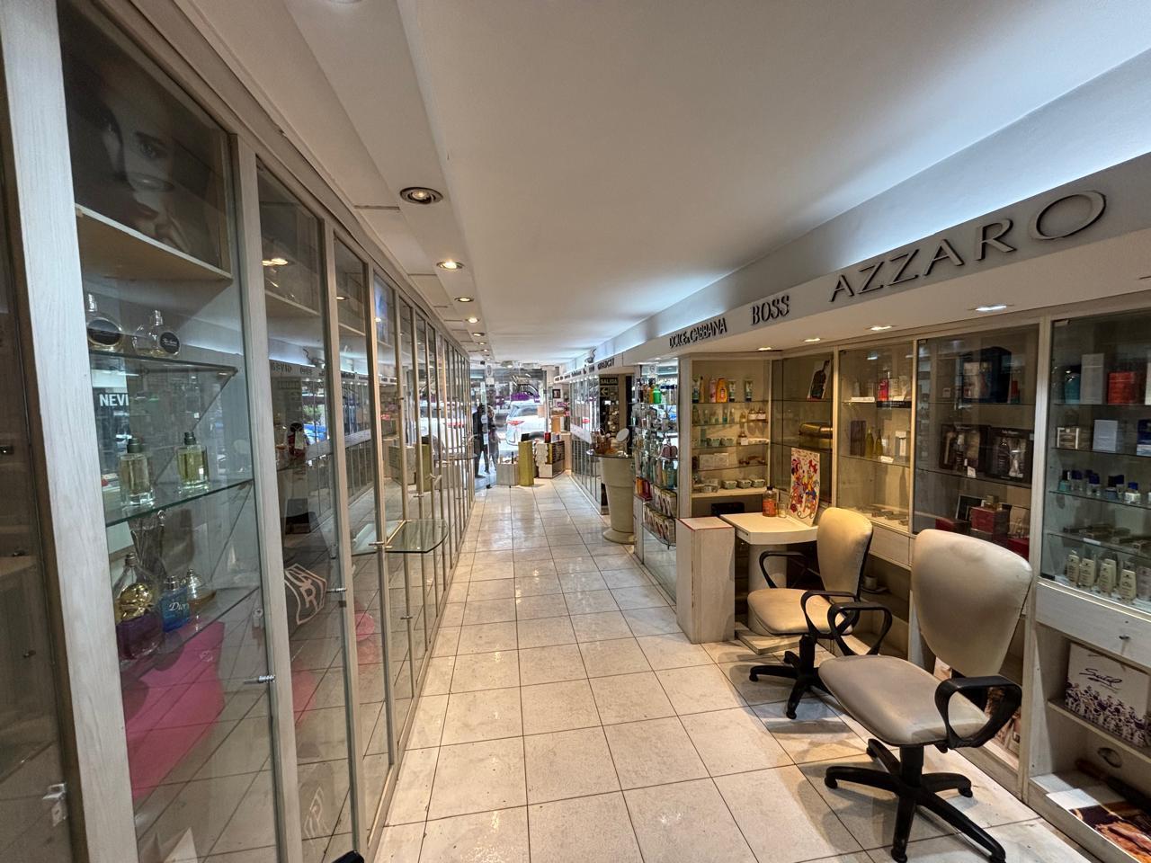 Foto de ALQUILER – Local comercial con amplia vidriera en pleno Centro de, imagen 5